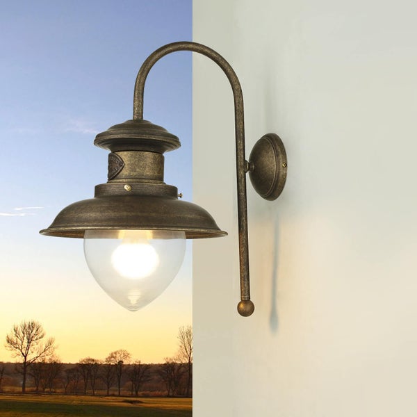 Außenwandleuchte im Landhausstil mit klarem Lampenschirm