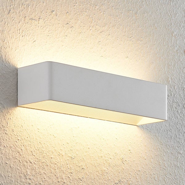 Moderne rechteckige LED-Wandleuchte mit abgerundeten Kanten, die Licht nach oben und unten an die Wand abgibt.