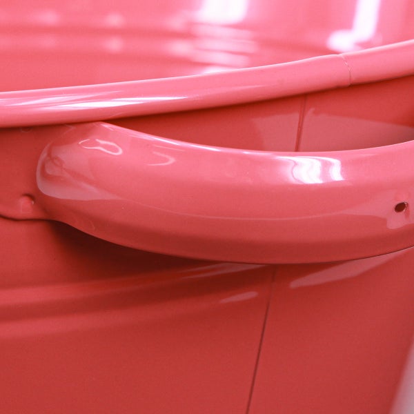 Detailansicht eines Eimers mit Griff