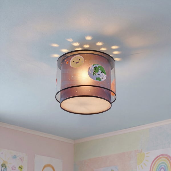 Zylindrische Kinderzimmer Deckenleuchte mit Weltraum Motiv und Sterneneffekt an der Decke.