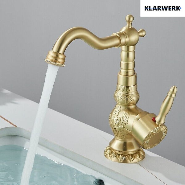 Klarwerk Waschtischarmatur im Vintage Design mit blumigen Verzierungen und fließendem Wasser aus dem Auslauf