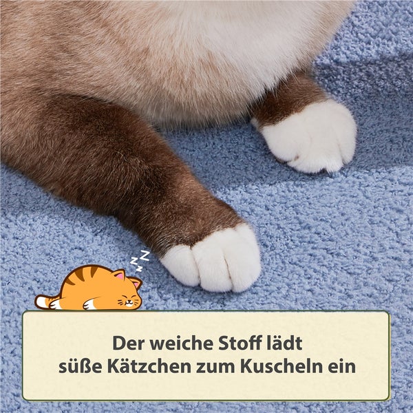 Katze liegt auf Teppich