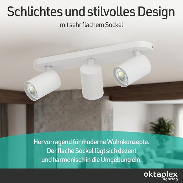 Dreiflammiger Deckenstrahler mit flachem Sockel und verstellbaren Spotköpfen in einem modernen, hellen Wohnraum. oktaplex lighting Logo.
