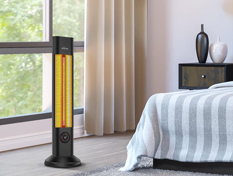 Detaillierte Ansicht eines Heizstrahlers mit den Maßen 18 cm Breite, 8,5 cm Tiefe, 100,5 cm Höhe und einem Durchmesser des Sockels von 29 cm, zusammen mit einer Fernbedienung.