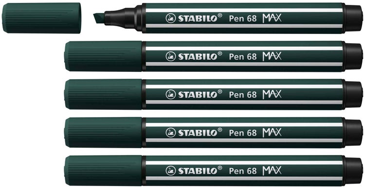 Fünf dunkelgrüne Filzstifte Stabilo Pen 68 MAX mit Keilspitze, ein Stift geöffnet mit separater Kappe.