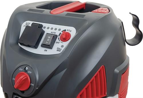 Detailansicht eines Nass-Trockensaugers mit Bedienelementen