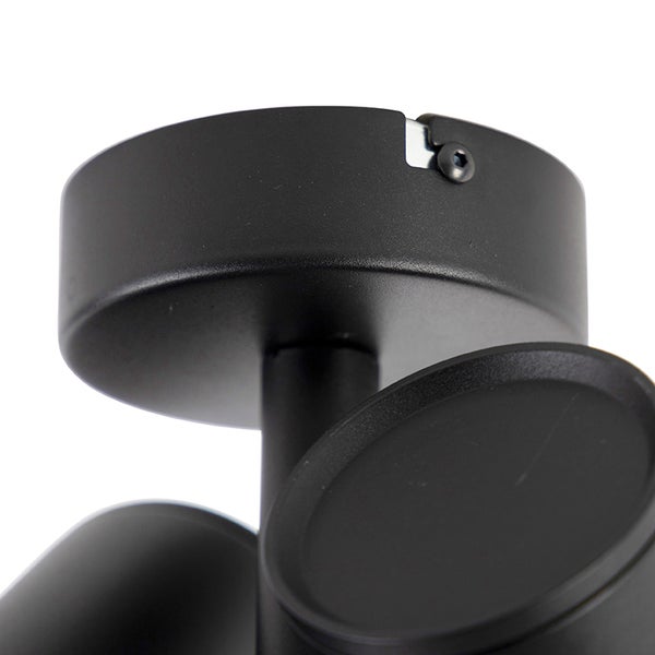 Detailaufnahme einer schwarzen Deckenleuchte