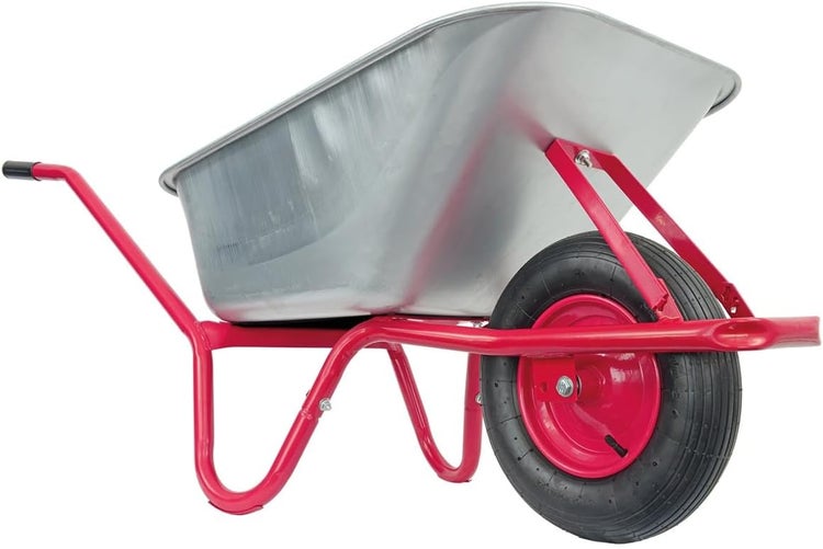 Eine Person hält ein Smartphone, das eine Tapeten-App mit verschiedenen Designs in einem Wohnraum simuliert.