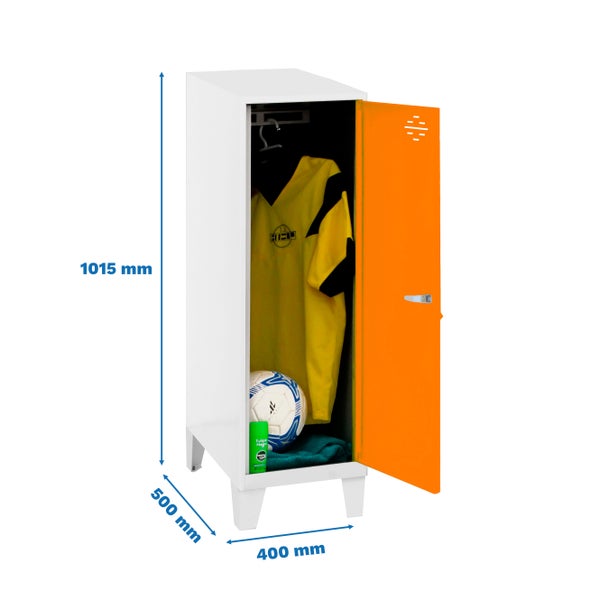 Spind mit offener orangefarbener Tür, Abmessungen 1015 x 500 x 400 mm, inklusive Sportbekleidung, Ball und Deodorant