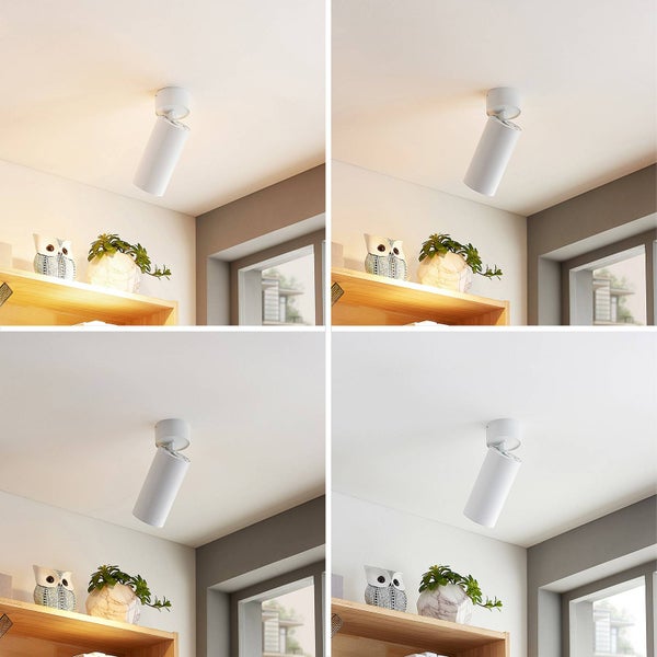 Moderner weißer LED-Deckenstrahler mit einstellbarer Farbtemperatur von warmweiß bis tageslichtweiß in einer hellen Raumsituation.