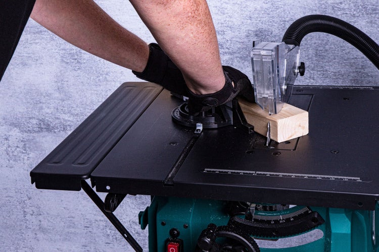 VONROC Tischkreissäge mit Untergestell und Führungsschiene 1500W - Tischsäge mit Staubabsaugung 5000U/min - 210mm - Inkl. Gehrungsführung und 40T Sägeblatt (Mit Untergestell)