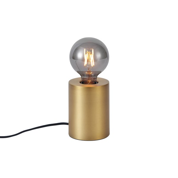 Goldfarbene Tischleuchte mit zylindrischem Metallsockel und großer LED-Filament-Glühbirne in Rauchglasoptik.