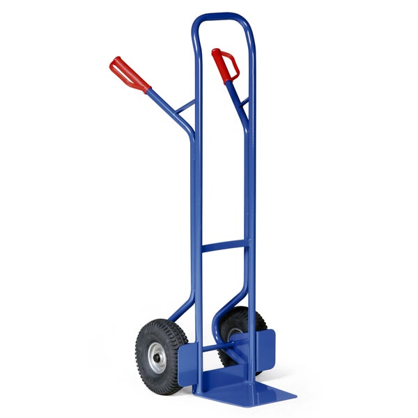 Blaue Sackkarre mit zwei Rädern und roten Griffen