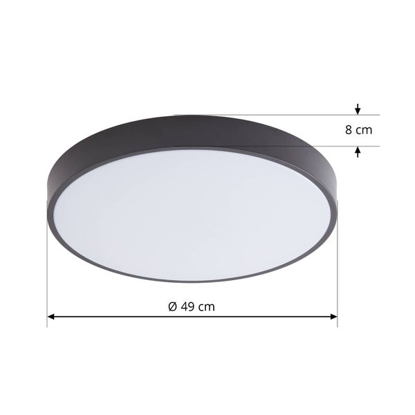 Runde Deckenleuchte mit Maßen: Durchmesser 49 Zentimeter und Höhe 8 Zentimeter.