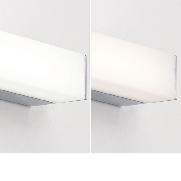 Wandleuchte mit verstellbarer Lichtfarbe und opalem Diffusor für flächiges Licht