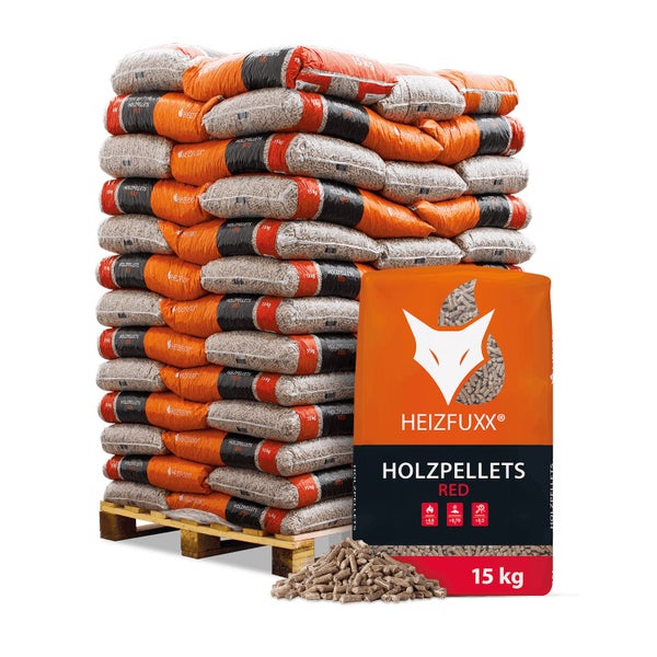 Eine Holzpalette mit mehreren 15 Kilogramm Säcken Heizfuxx Holzpellets Red sowie ein einzelner Sack mit Holzpellets im Vordergrund.
