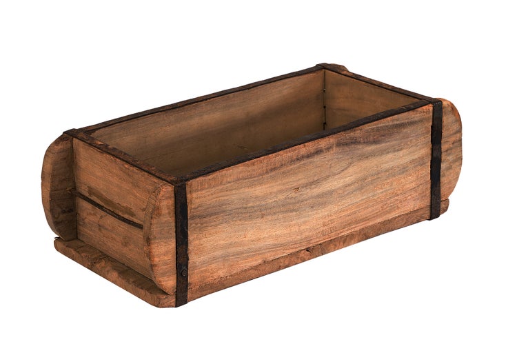 Leere rechteckige Holzkiste