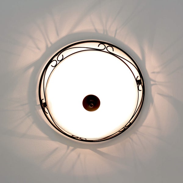 Runde Deckenleuchte mit dekorativem Metallrahmen und zentralem Leuchtmittel