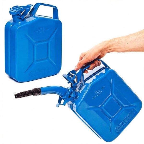 Blauer 5 Liter Kraftstoffkanister aus Metall mit Ausgießer, stehend und in Benutzung gezeigt.