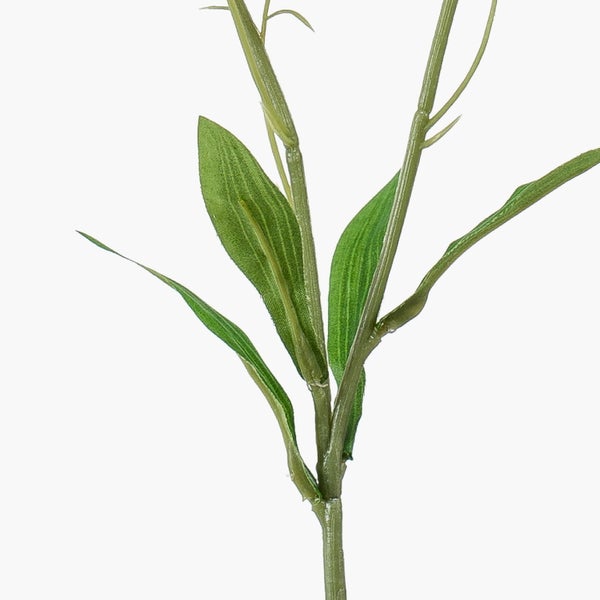 Rosa künstlicher Blütenzweig mit mehreren offenen Blüten und gelber Mitte aus Textilmaterial.