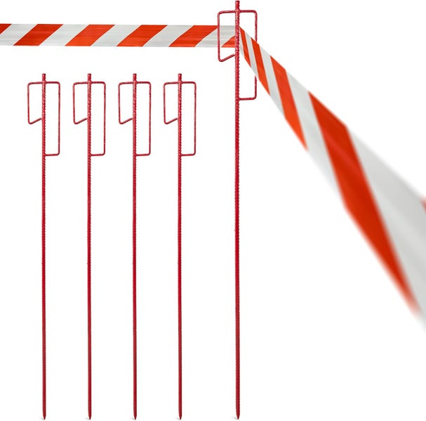 Absperrstangen aus Stahl mit rot-weißem Absperrband.