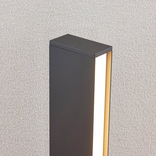 Moderne rechteckige Außenleuchte aus anthrazitfarbenem Metall mit integriertem LED-Lichtelement.