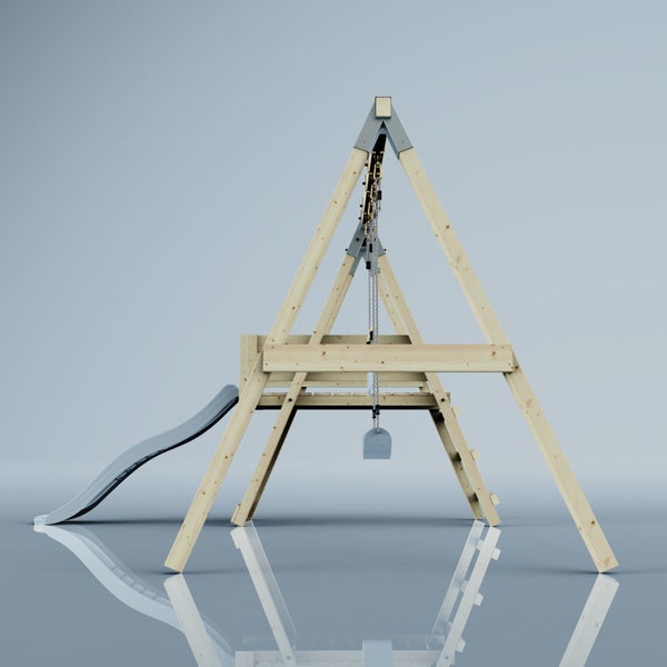 Spielturm aus Holz mit Rutsche, Plattform, Kletterleiter und Flaschenzug.