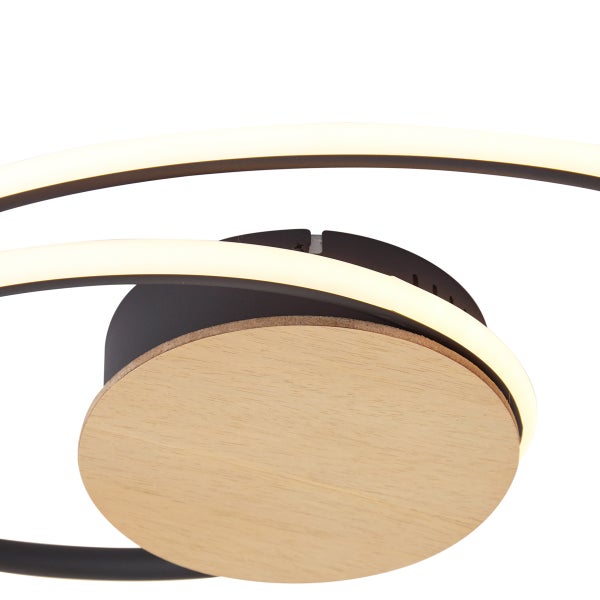 Moderne LED Deckenleuchte mit Holzoptik und geschwungenen Leuchtelementen