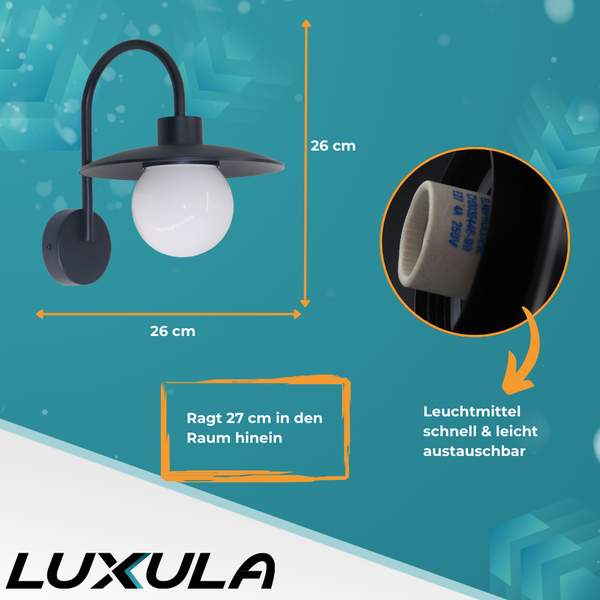 Schwarze Wandleuchte mit den Maßen 26 mal 26 Zentimeter und dem Hinweis, dass sie 27 Zentimeter in den Raum ragt, sowie dem Hinweis, dass das Leuchtmittel schnell und einfach austauschbar ist. Marke Luxula