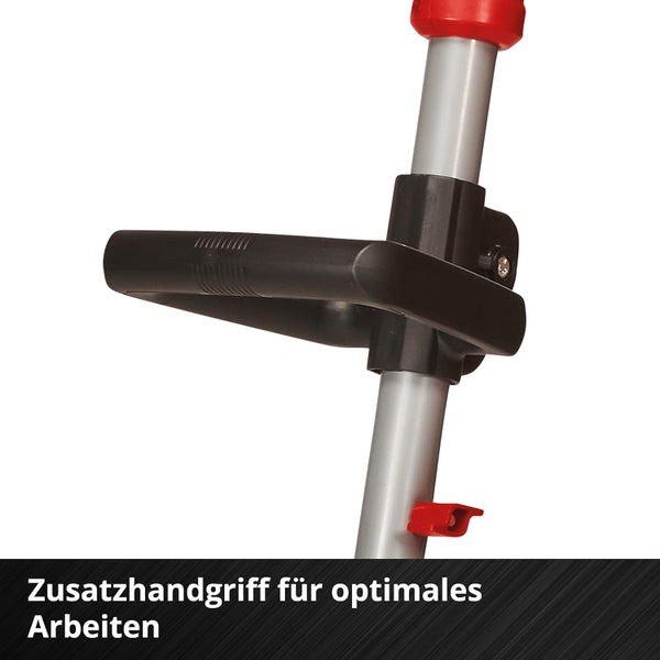 Zusatzhandgriff eines Gartengeräts zur ergonomischen Führung am Holm montiert.