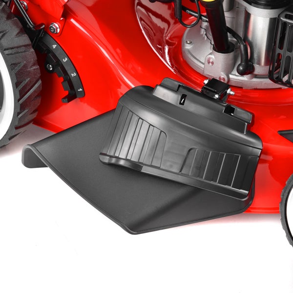 Nahaufnahme eines Rasenmähers mit schwarzem Seitenauswurf und Schnitthöhenverstellung von eins bis vier.