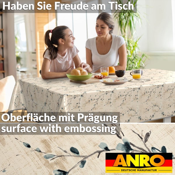 Tisch mit geprägter Tischdecke mit floralem Muster und Anro Logo