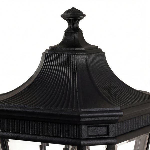 Detailaufnahme der Oberseite einer schwarzen Aussenleuchte