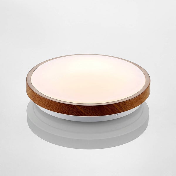 Runde LED-Deckenleuchte mit einem Rand in Holzoptik und einer weißen Leuchtfläche.