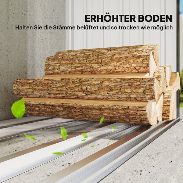 Holzlagerung mit erhöhtem Boden zur Belüftung von Brennholz
