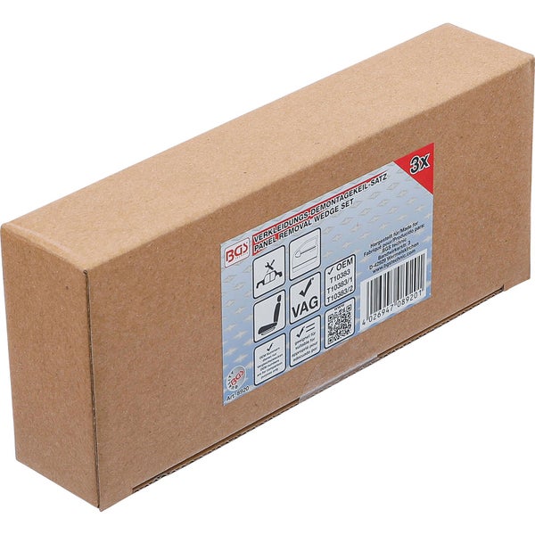 Drei schwarze Fliesenkeile in verschiedenen Größen.