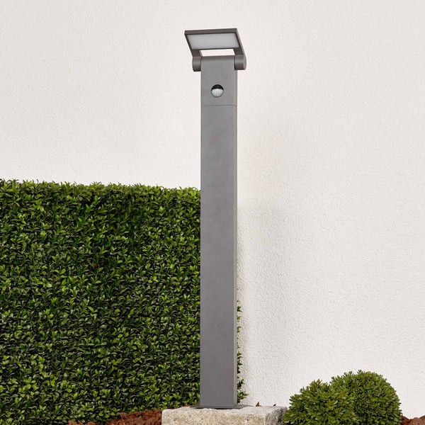 Lucande LED Außenleuchte Marius mit Bewegungsmelder (spritzwassergeschützt (Modern) in Alu aus Aluminium (1 flammig, ) - Wegeleuchte Pollerleuchte Wegelampe Sockelleuchte