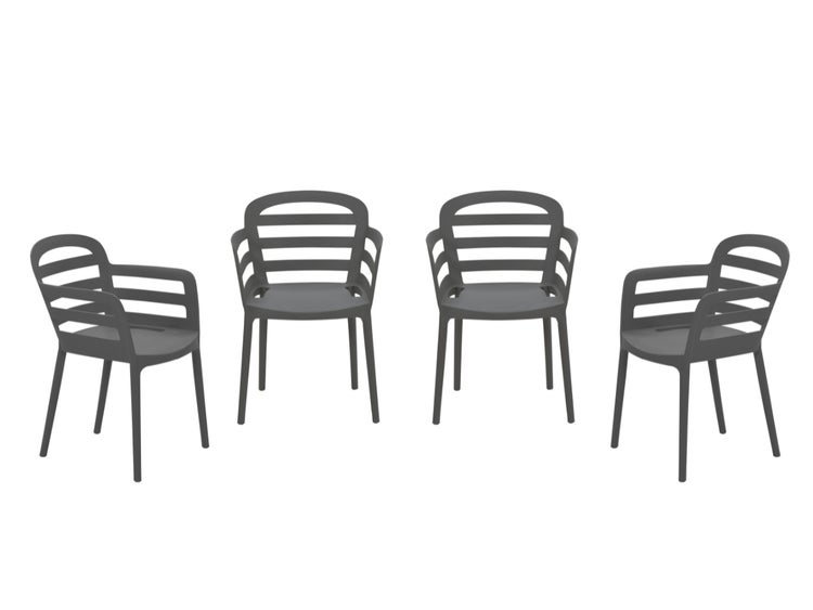 Set aus vier stapelbaren Gartenstühlen aus anthrazitfarbenem Kunststoff mit Rückenlehne und Armlehnen im modernen Lamellendesign.