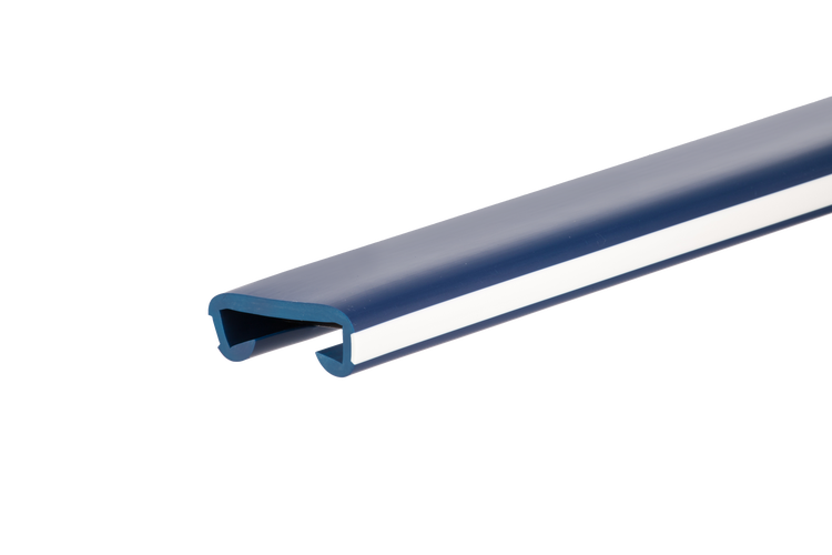 Handlauf-Profil aus blauem Kunststoff für Schwimmbecken.