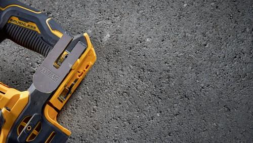 Detailansicht eines Dewalt Elektrotackers