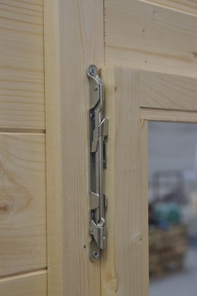 Technische Zeichnung eines Gerätehauses mit Maßangaben für Fundament und Aufbau