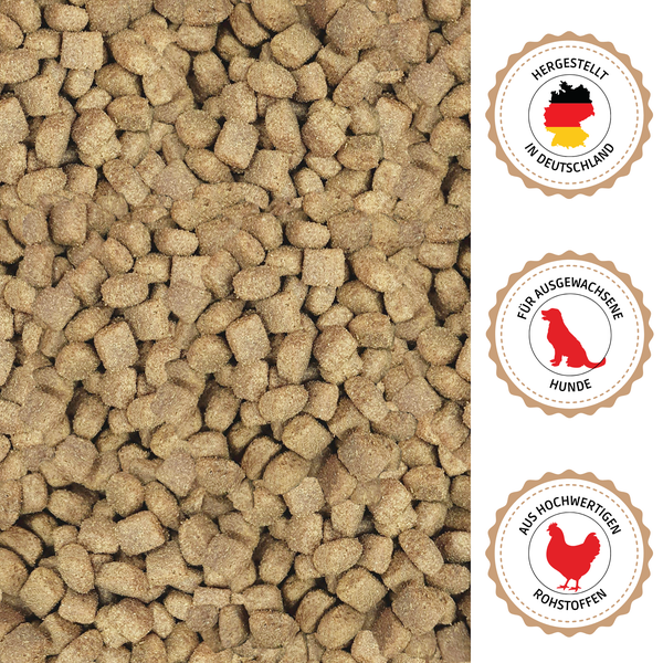 Detailaufnahme von Hundetrockenfutter mit den Siegeln Hergestellt in Deutschland, für ausgewachsene Hunde und aus hochwertigen Rohstoffen.