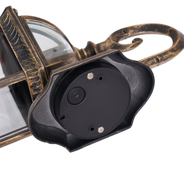 Außenwandleuchte im Antik-Look, Detailansicht der Wandhalterung und Montageplatte aus Metall in Schwarz-Gold-Optik.