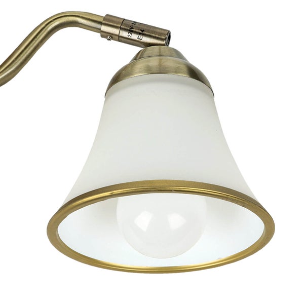 Detailaufnahme einer Lampe mit Lampenschirm und Leuchtmittel