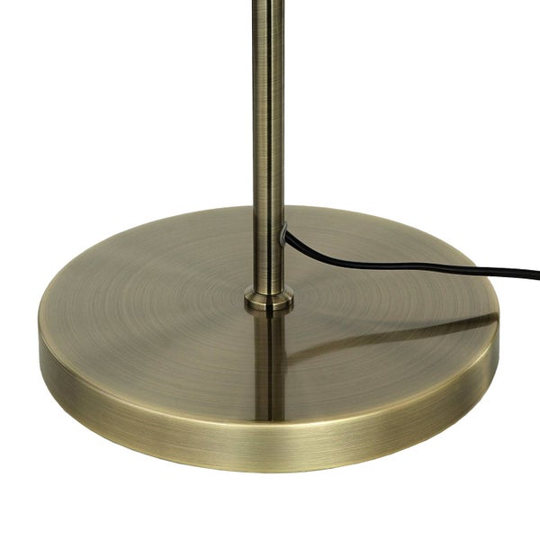 Detailaufnahme des Lampenfußes einer Stehlampe