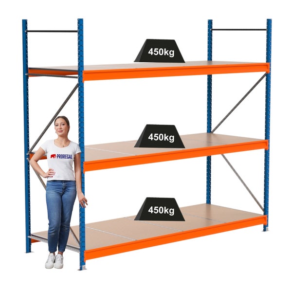 Metallregal mit drei Ebenen, maximales Gewicht pro Ebene 450 Kilogramm.