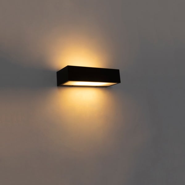 Rechteckige Wandleuchte aus Metall, Lichtquelle.