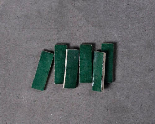 Handgefertigte Fliese Zellige Bejmat 03 cypresse 5x15cm glänzend