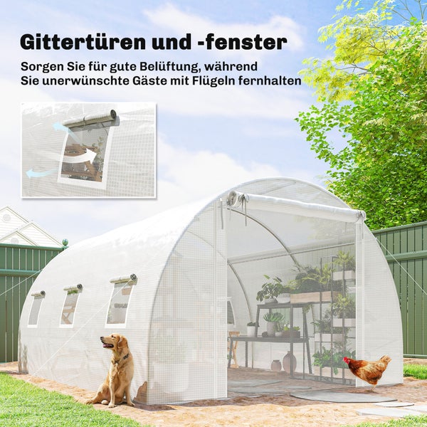 Tunnelgewächshaus mit Gittertüren und Gitterfenstern für Belüftung und Insektenschutz im Garten.