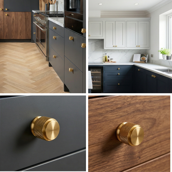 Kücheninnenausstattung mit modernen Küchenschränken und goldenen Knaufgriffen